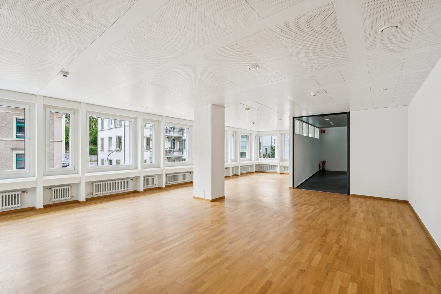93m² commercial