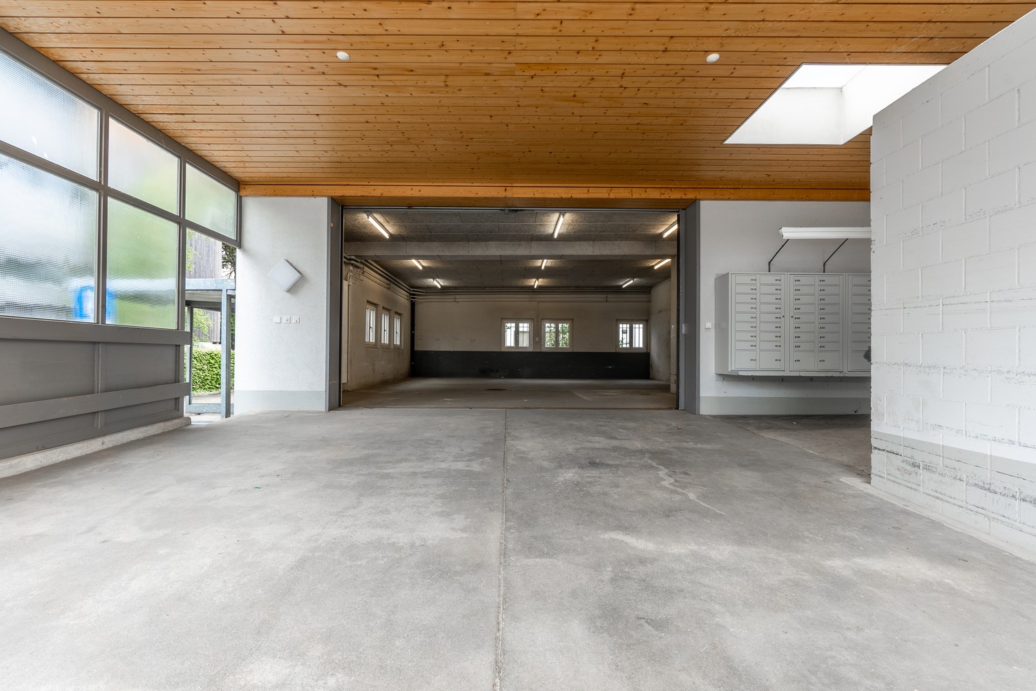 240m² commercial