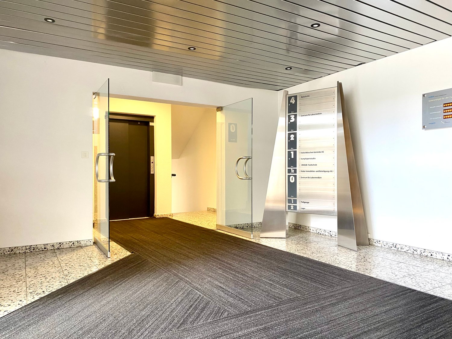 1900m² commercial