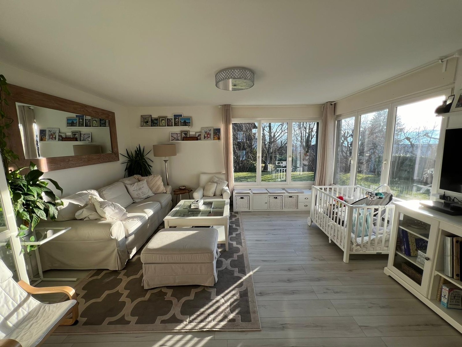 Appartamento di 4 ½ locali","description":"Godetevi l'esclusività di Küsnacht, la zona di prestigio di Zurigo! Il nostro appartamento ristrutturato nel 2024 offre una parziale splendida vista sul Lago di Zurigo e sulle Alpi, con vista sul giardino. 3 camere da letto, 1 studio. Completamente attrezza