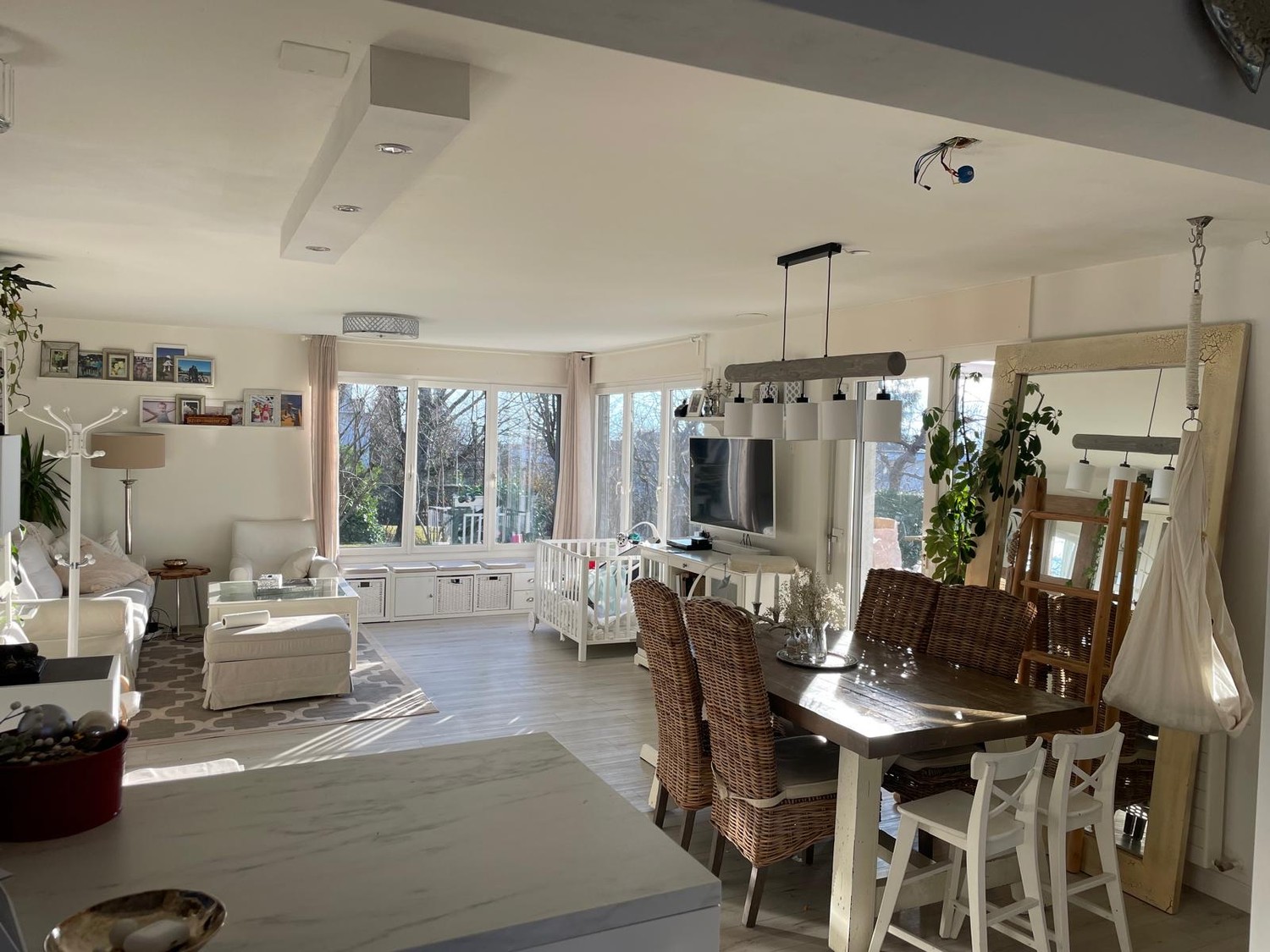 Appartamento di 4 ½ locali","description":"Godetevi l'esclusività di Küsnacht, la zona di prestigio di Zurigo! Il nostro appartamento ristrutturato nel 2024 offre una parziale splendida vista sul Lago di Zurigo e sulle Alpi, con vista sul giardino. 3 camere da letto, 1 studio. Completamente attrezza