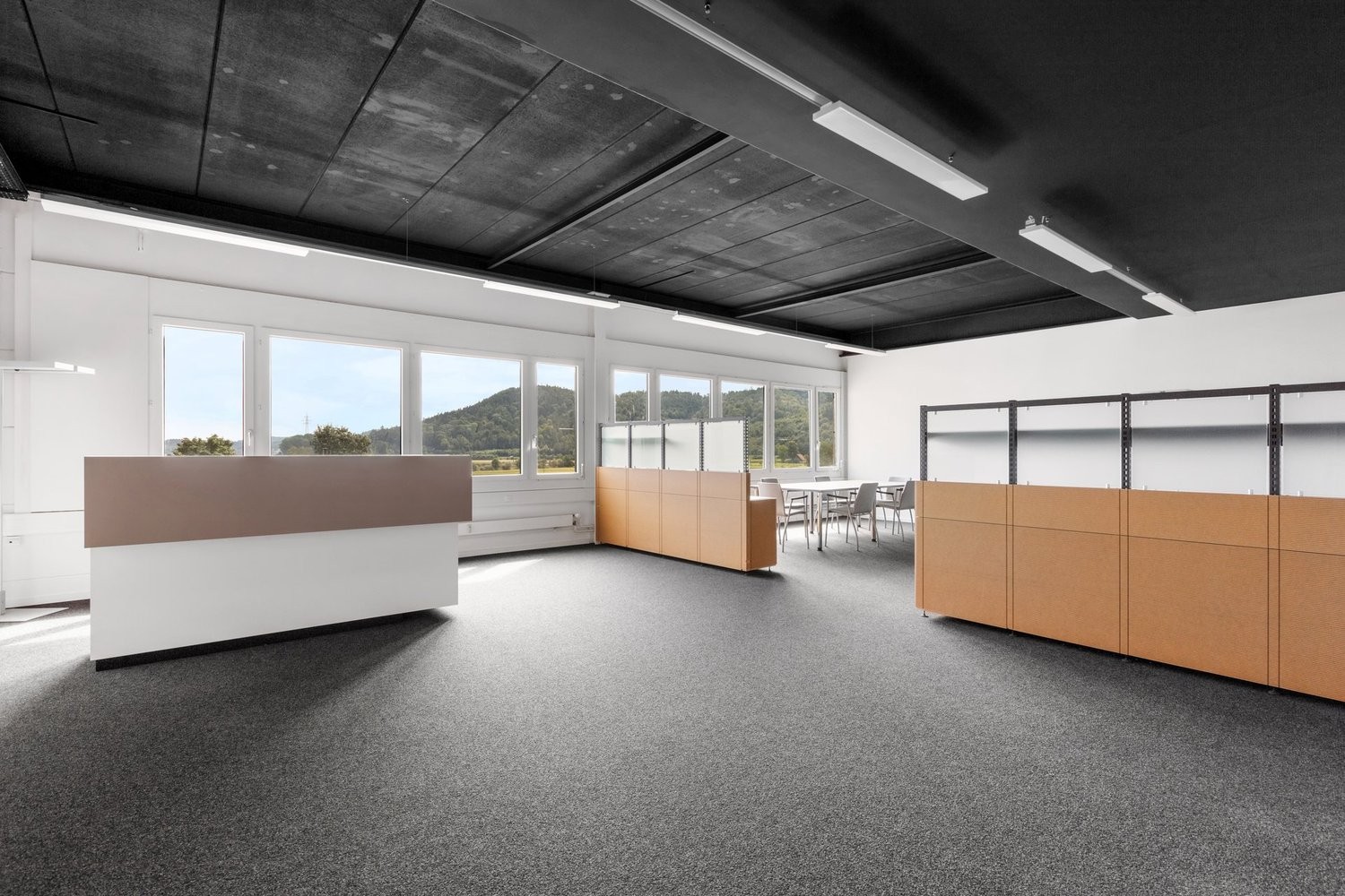 82m² office