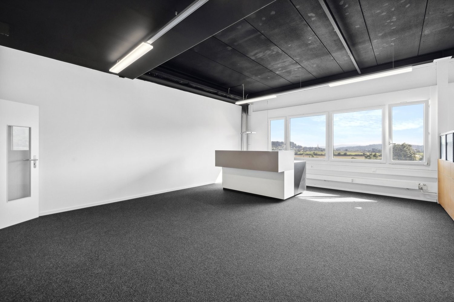 82m² office