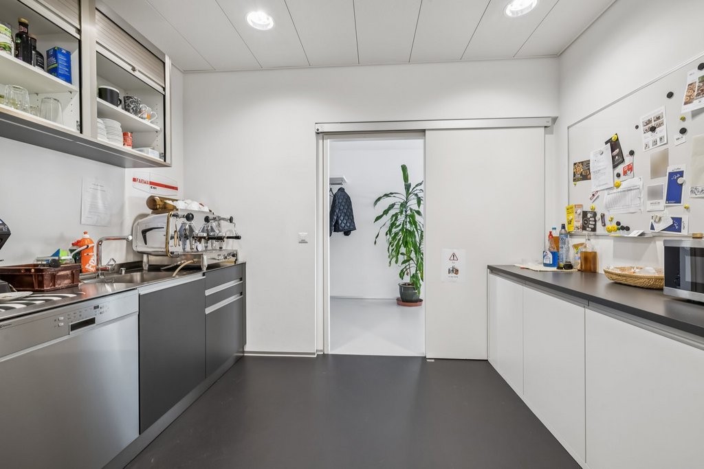448m² commercial