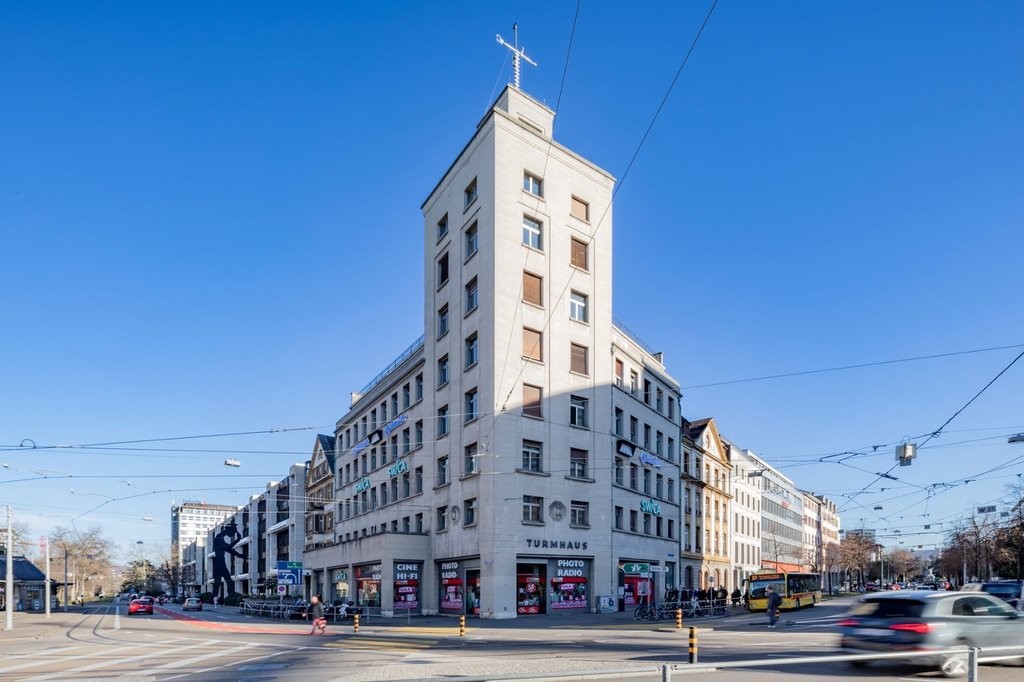 371m² office