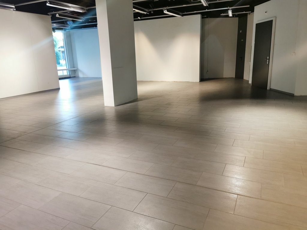 negozio di 195m²