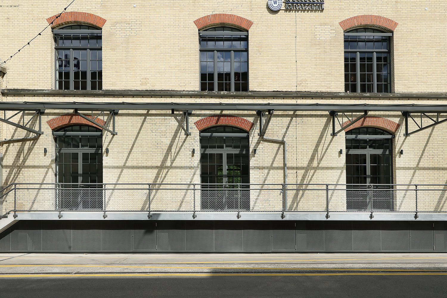 160m² commercial