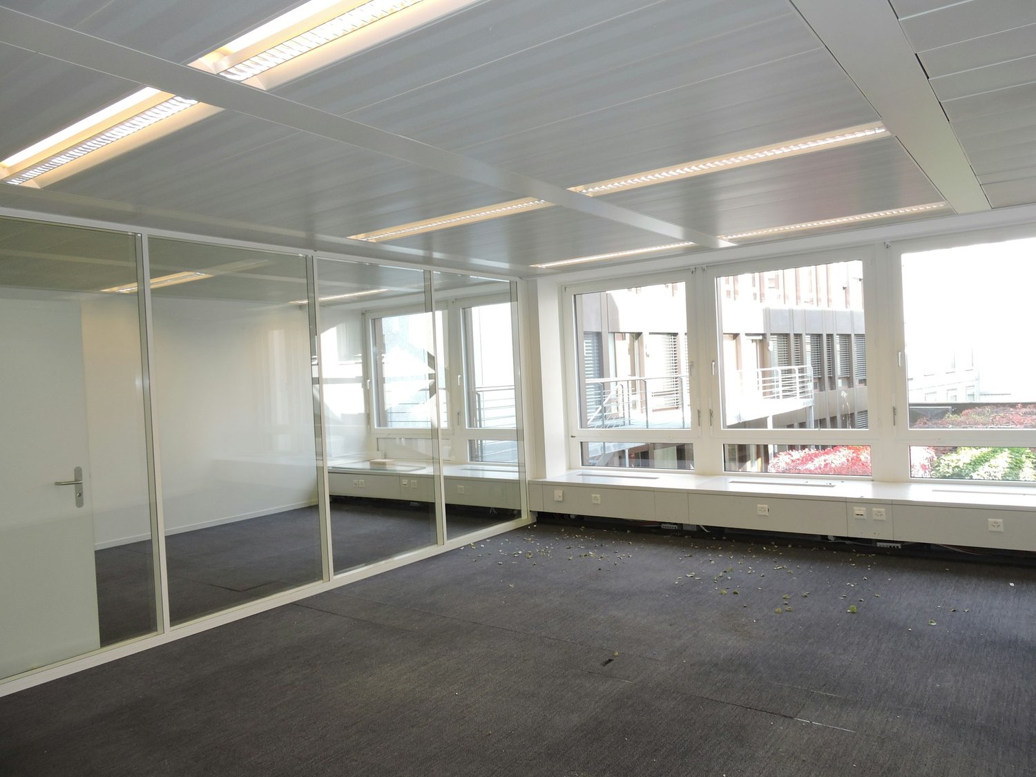 95m² office