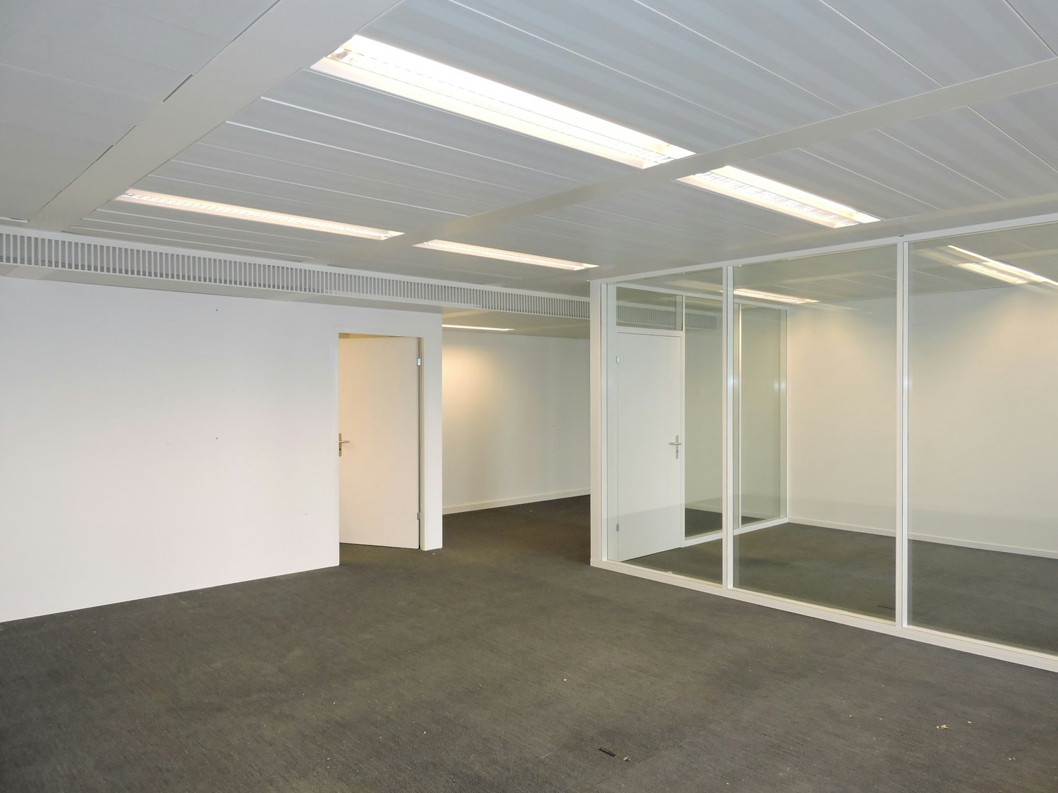 95m² office