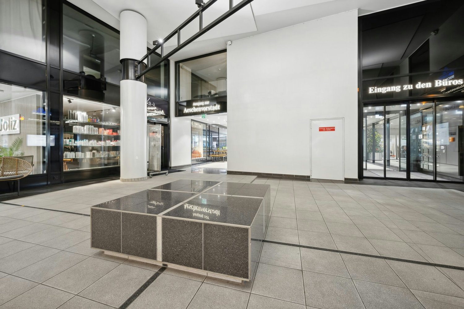 95m² office