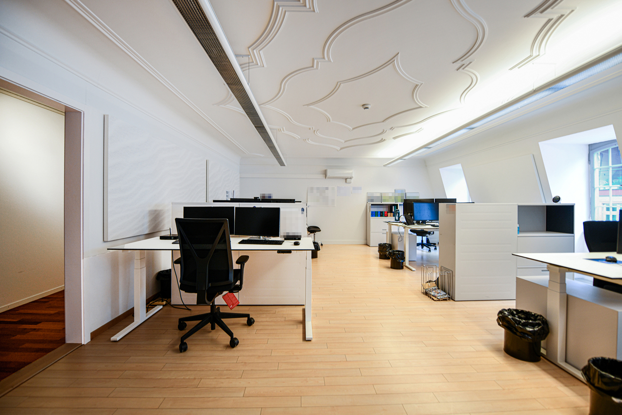 258m² office