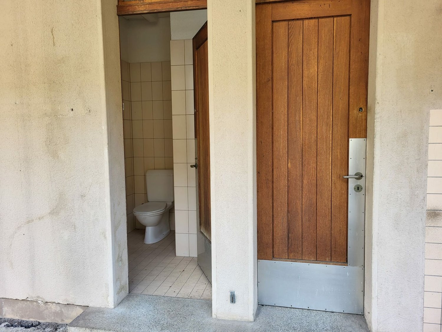 60m² office