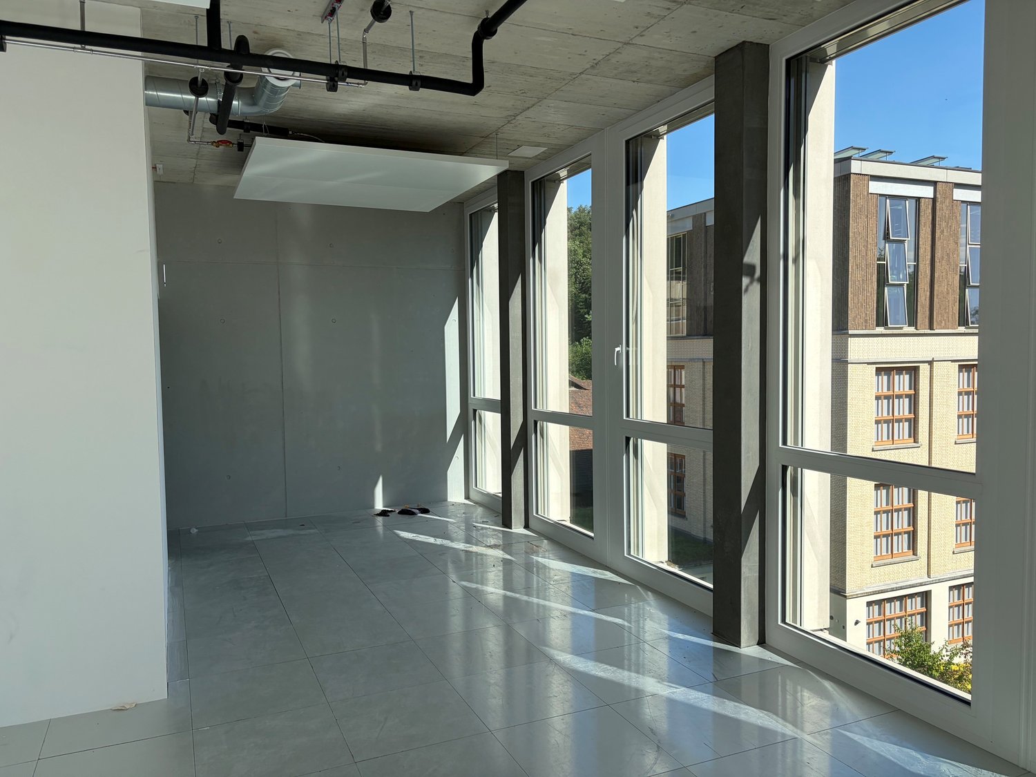 183m² office