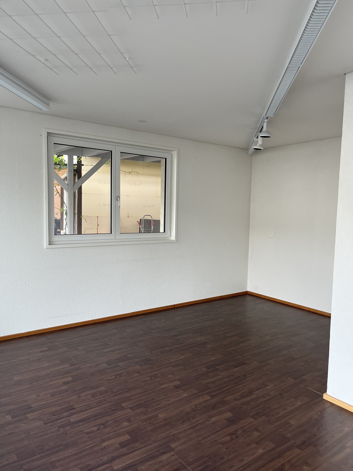 130m² commercial