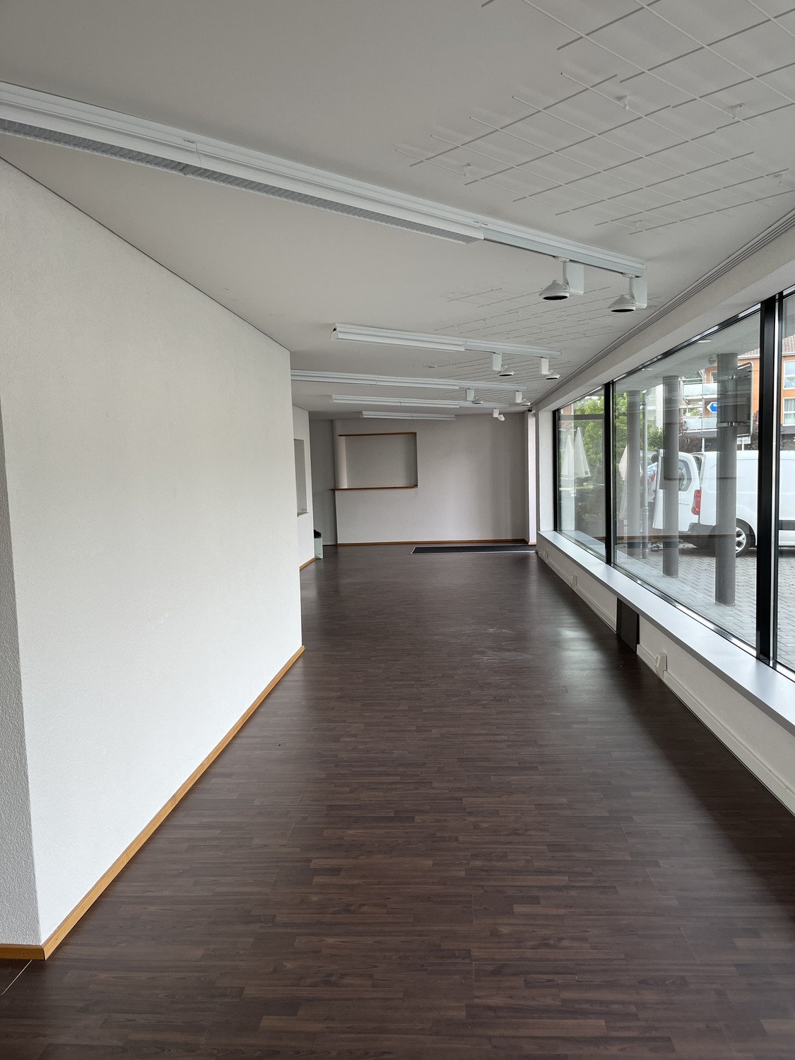 130m² commercial