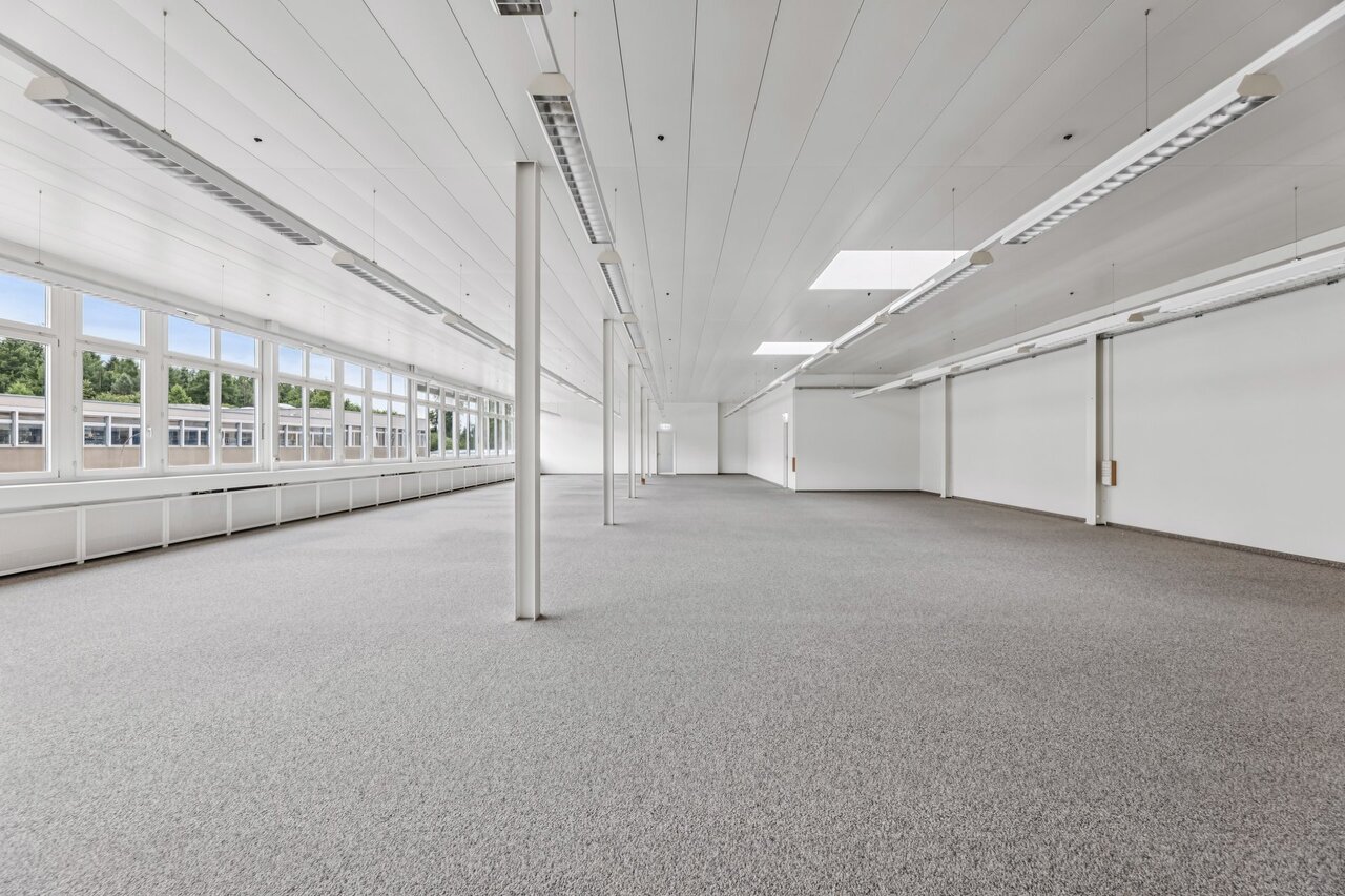 331m² office