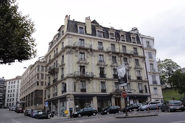 5 rooms apartment