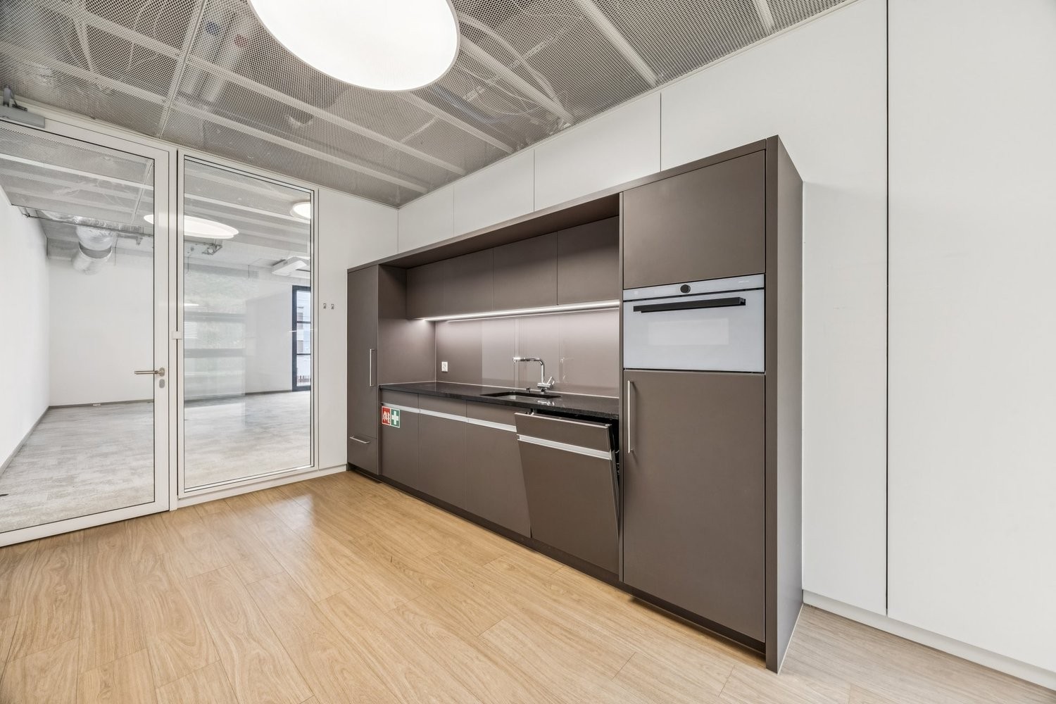 154m² office