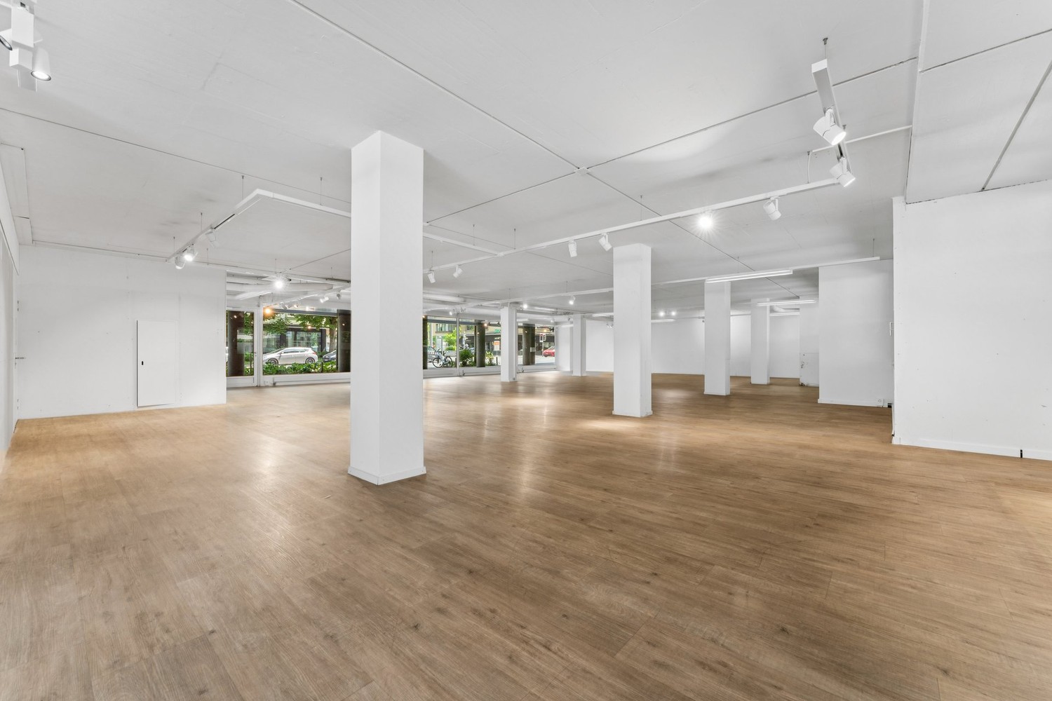 325m² shop
