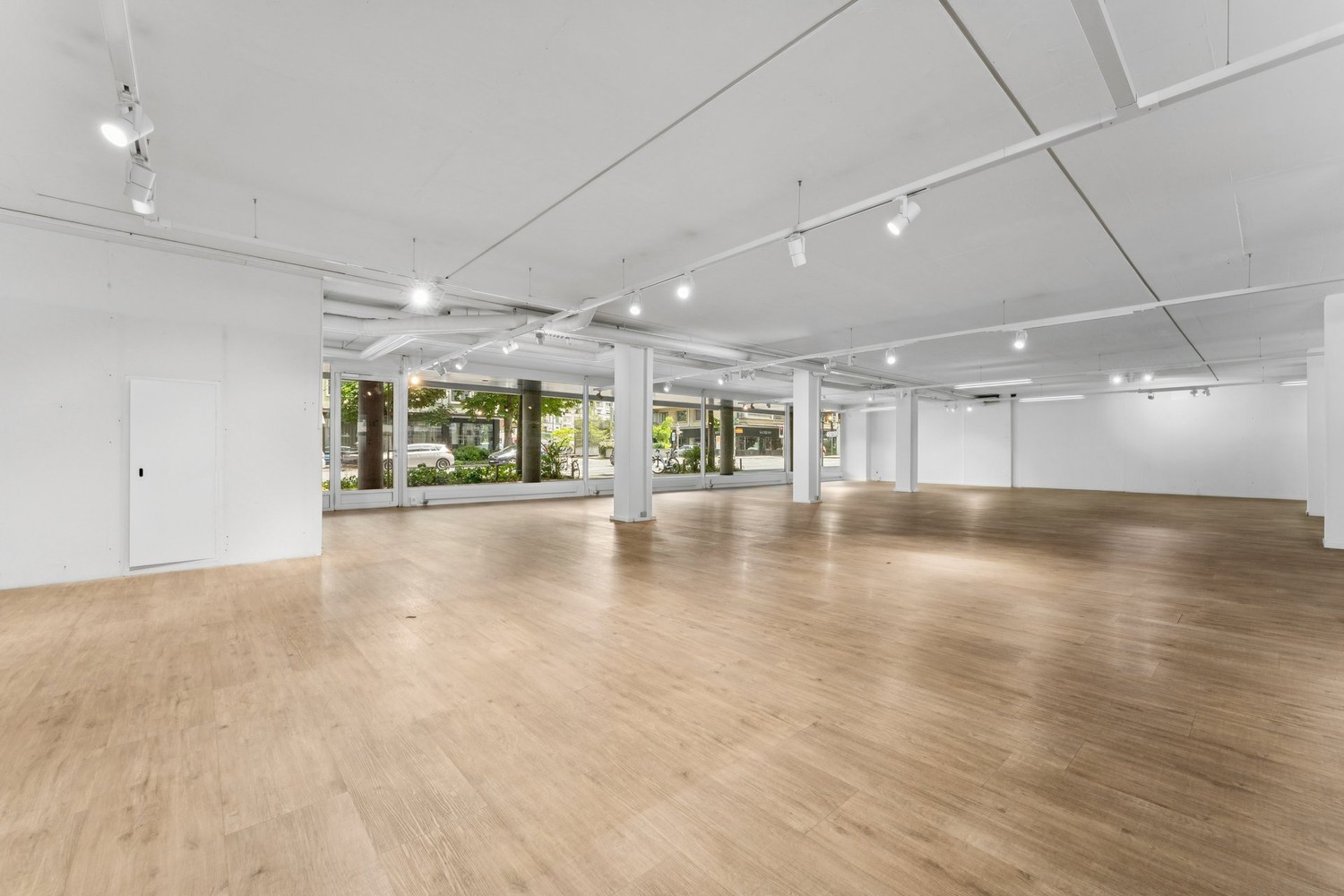 325m² shop