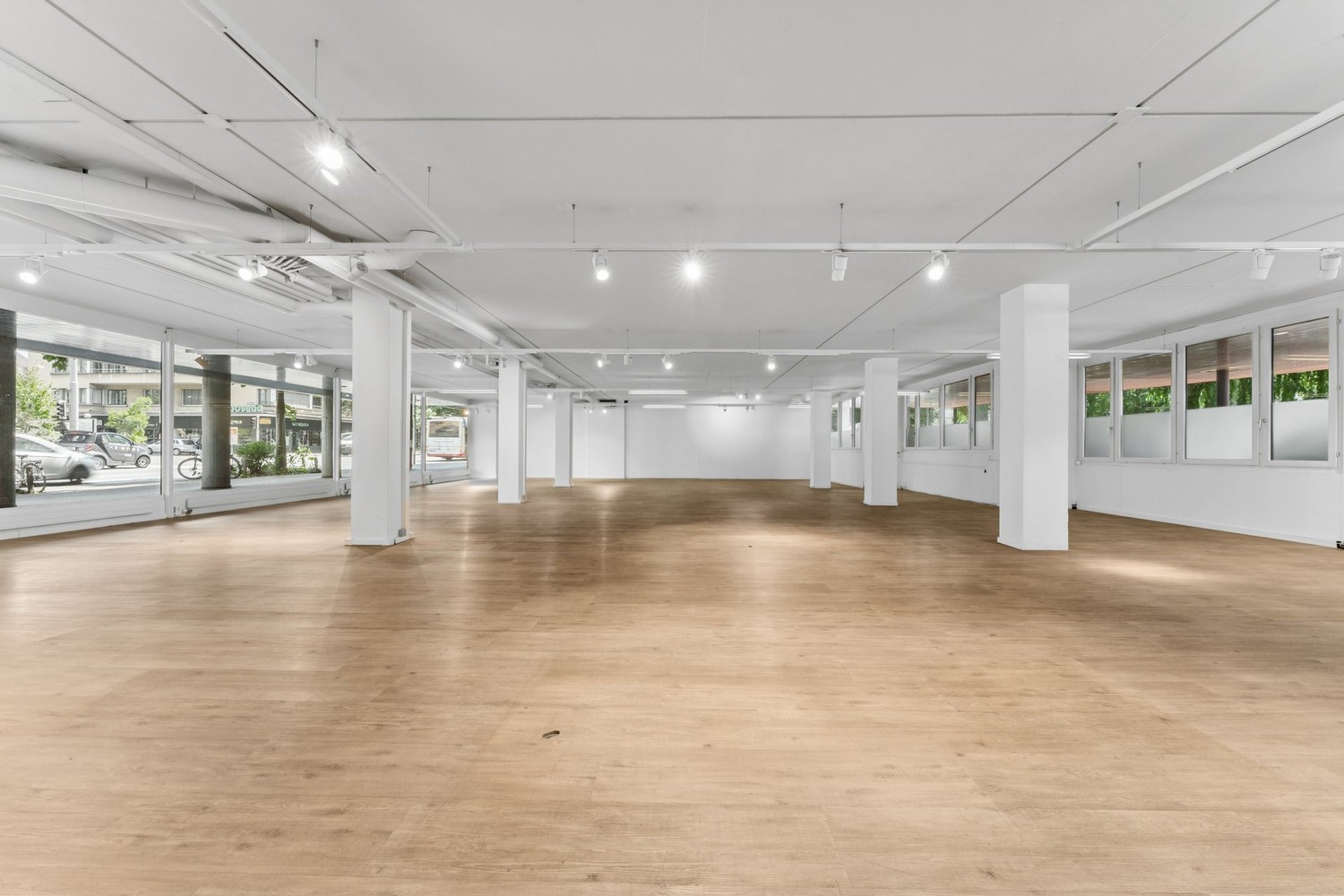 325m² shop