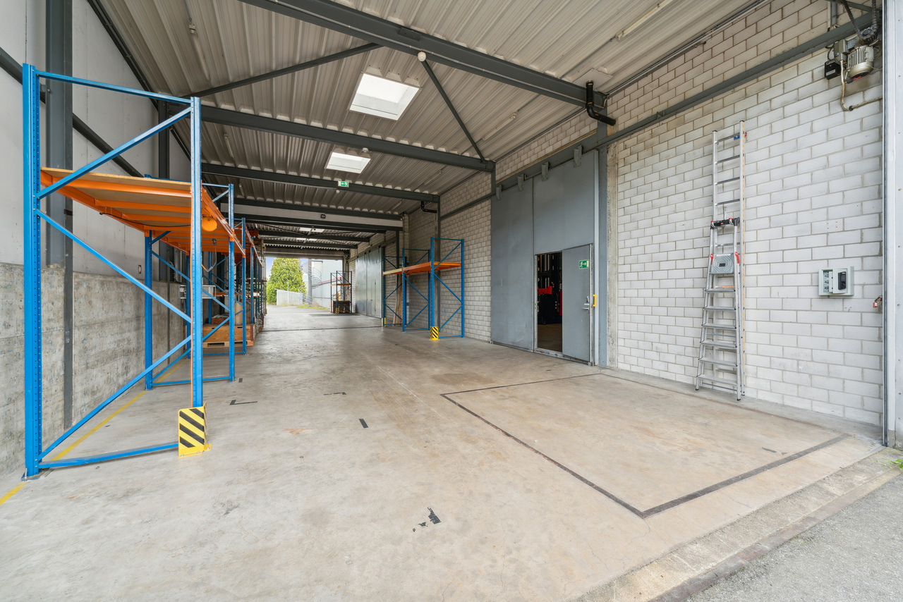 2690m² workshop