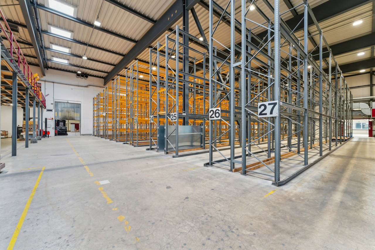 2690m² workshop