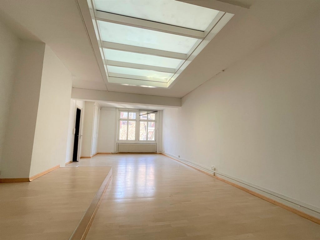 171m² office