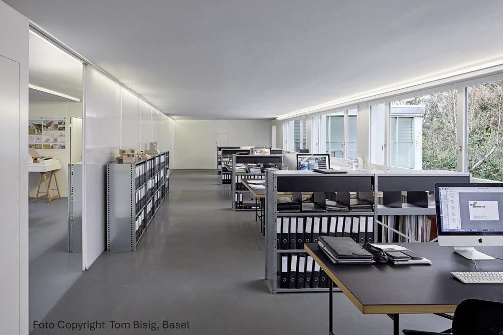 184m² office