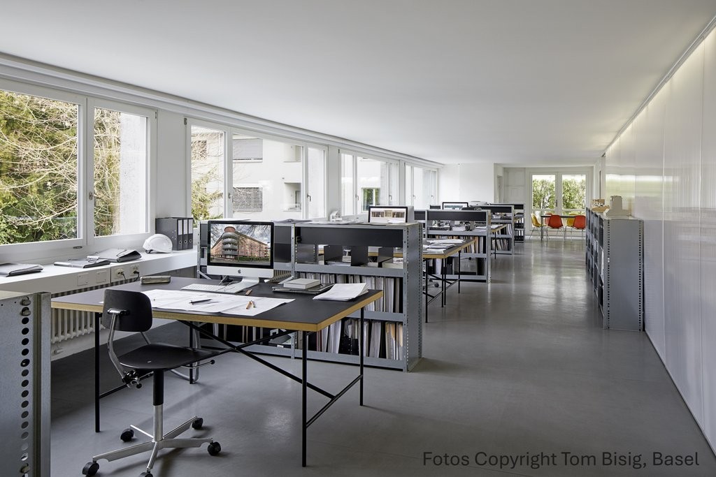 184m² office