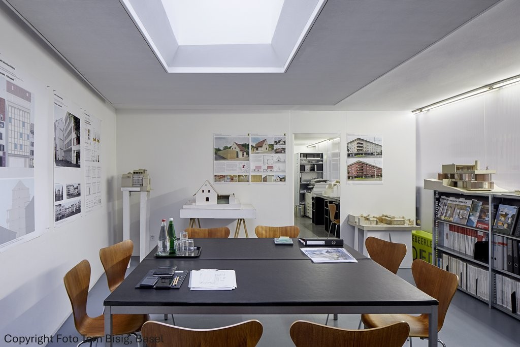 184m² office