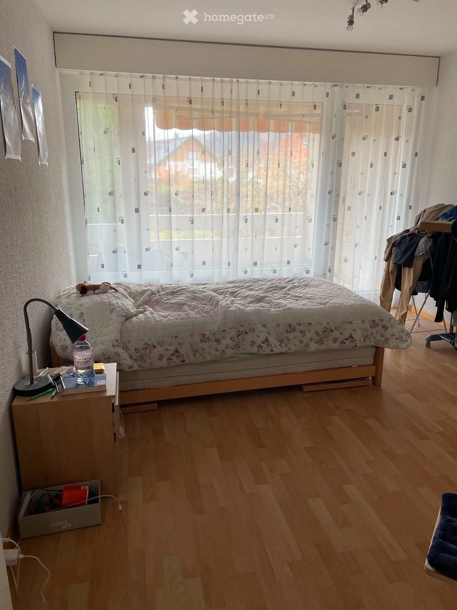 Maison individuelle de 8 ½ pièces

Êtes-vous à la recherche d'un foyer spacieux dans un cadre familial ? Alors cette maison individuelle, entretenue avec soin, pourrait être exactement ce qu'il vous faut.   
  
La maison individuelle de 8.5 pièces offre, sur une surface habitable de 192 m² répartie 