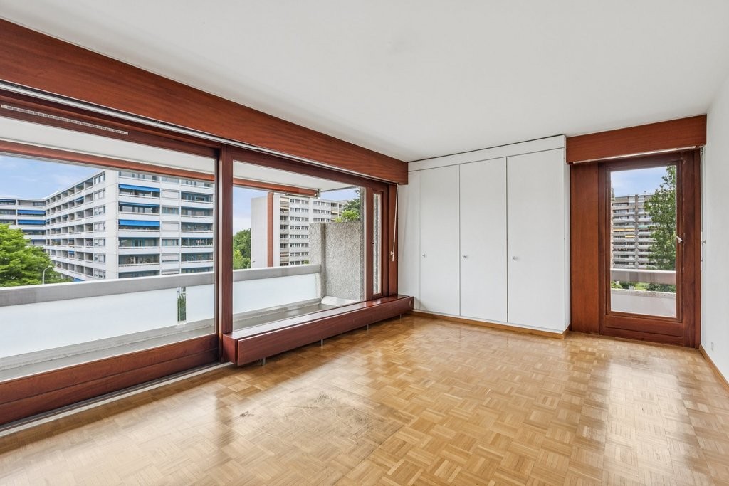 5 rooms apartment