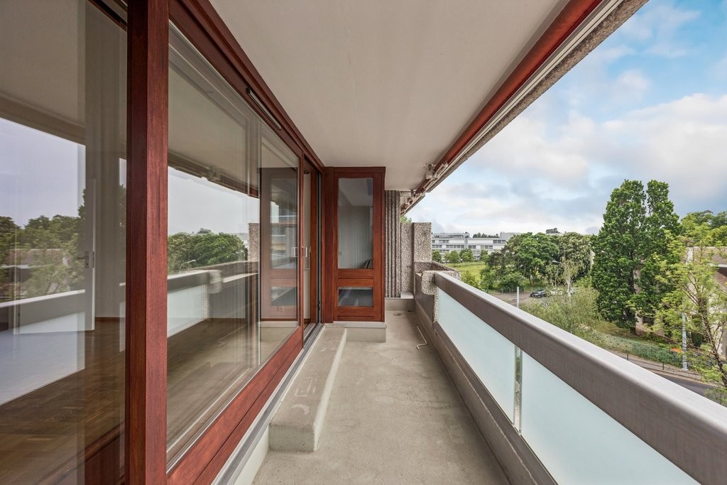5 rooms apartment