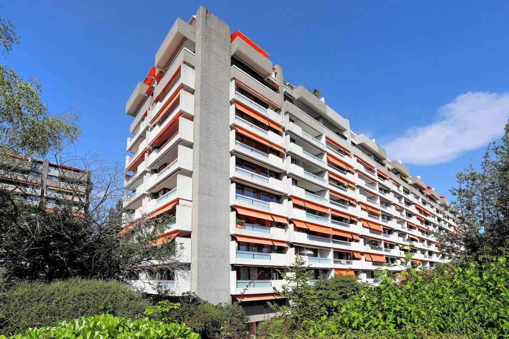 5 rooms apartment