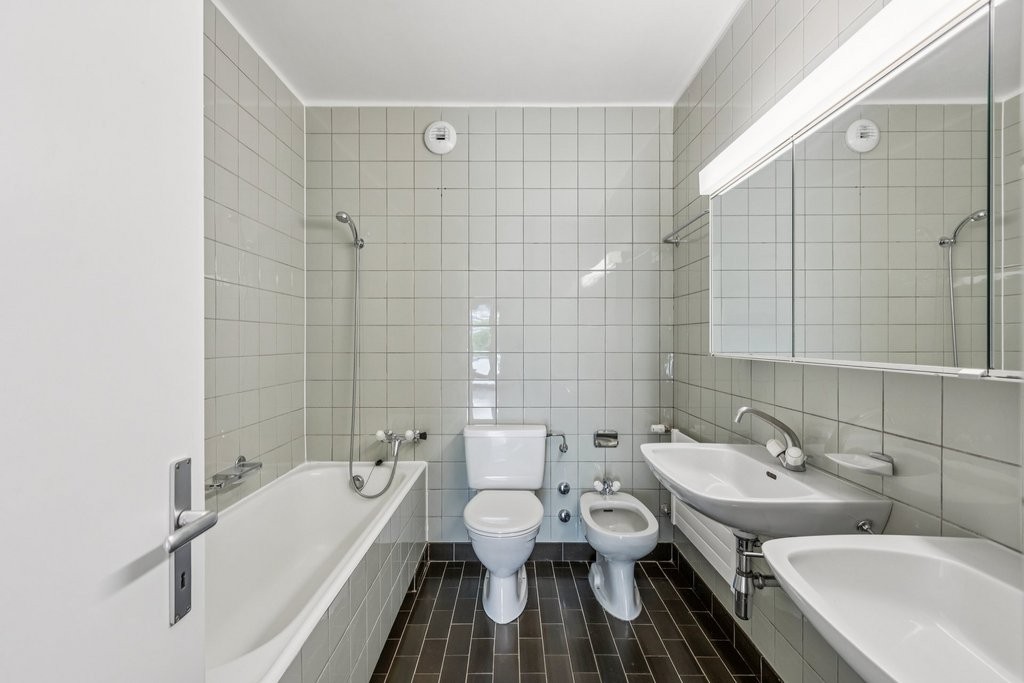 5 rooms apartment