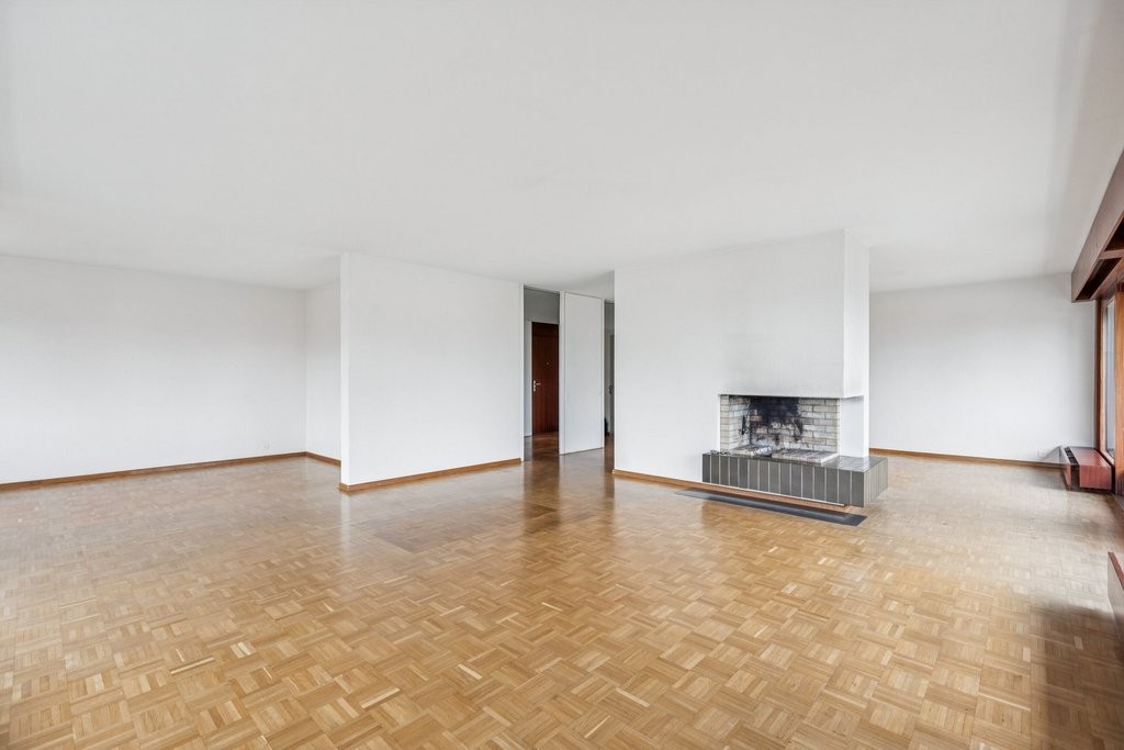 5 rooms apartment