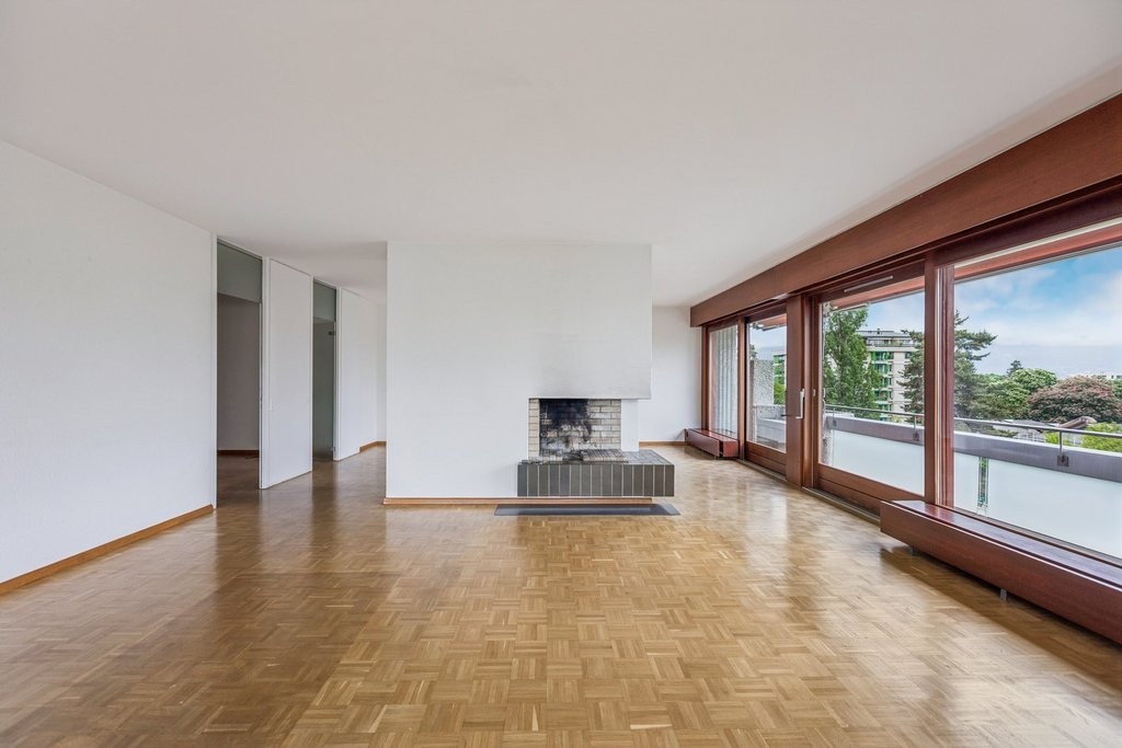 5 rooms apartment