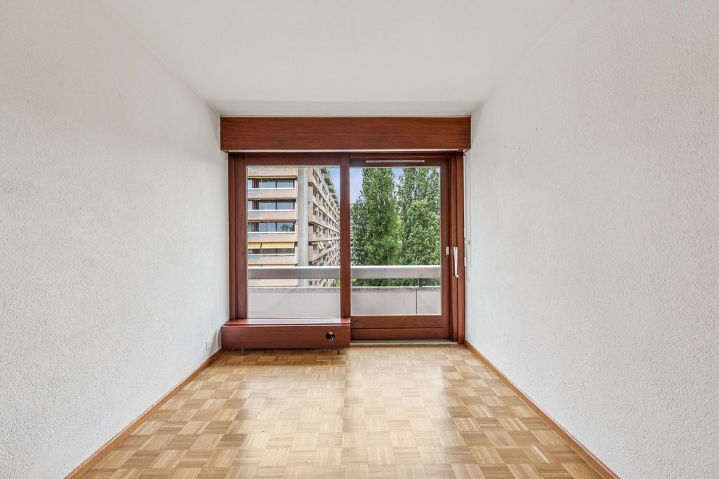 5 rooms apartment
