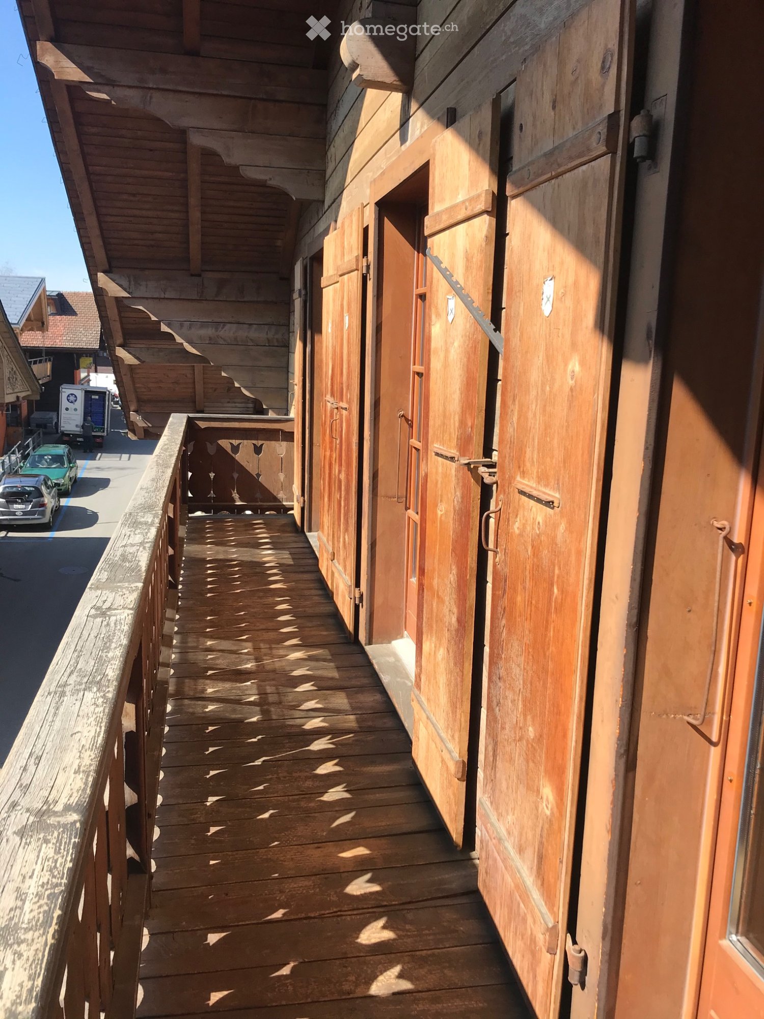 3.5-Zimmer-Wohnung, unmöbliert, zur Jahresmiete im Dorfzentrum von Gryon zu vermieten. Für Haupt- oder Zweitwohnsitz. Frei ab Anfang Oktober.