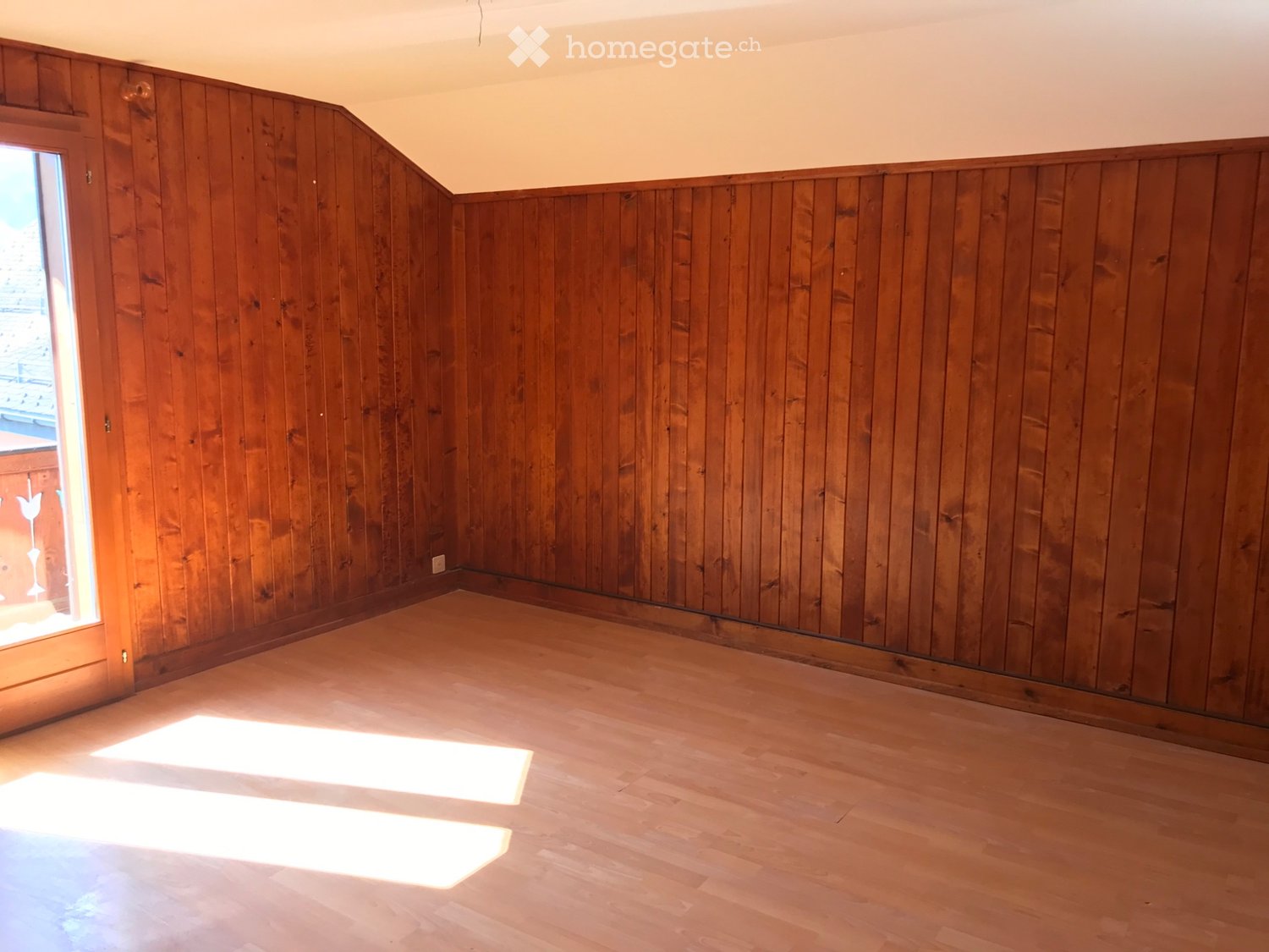 3.5-Zimmer-Wohnung, unmöbliert, zur Jahresmiete im Dorfzentrum von Gryon zu vermieten. Für Haupt- oder Zweitwohnsitz. Frei ab Anfang Oktober.