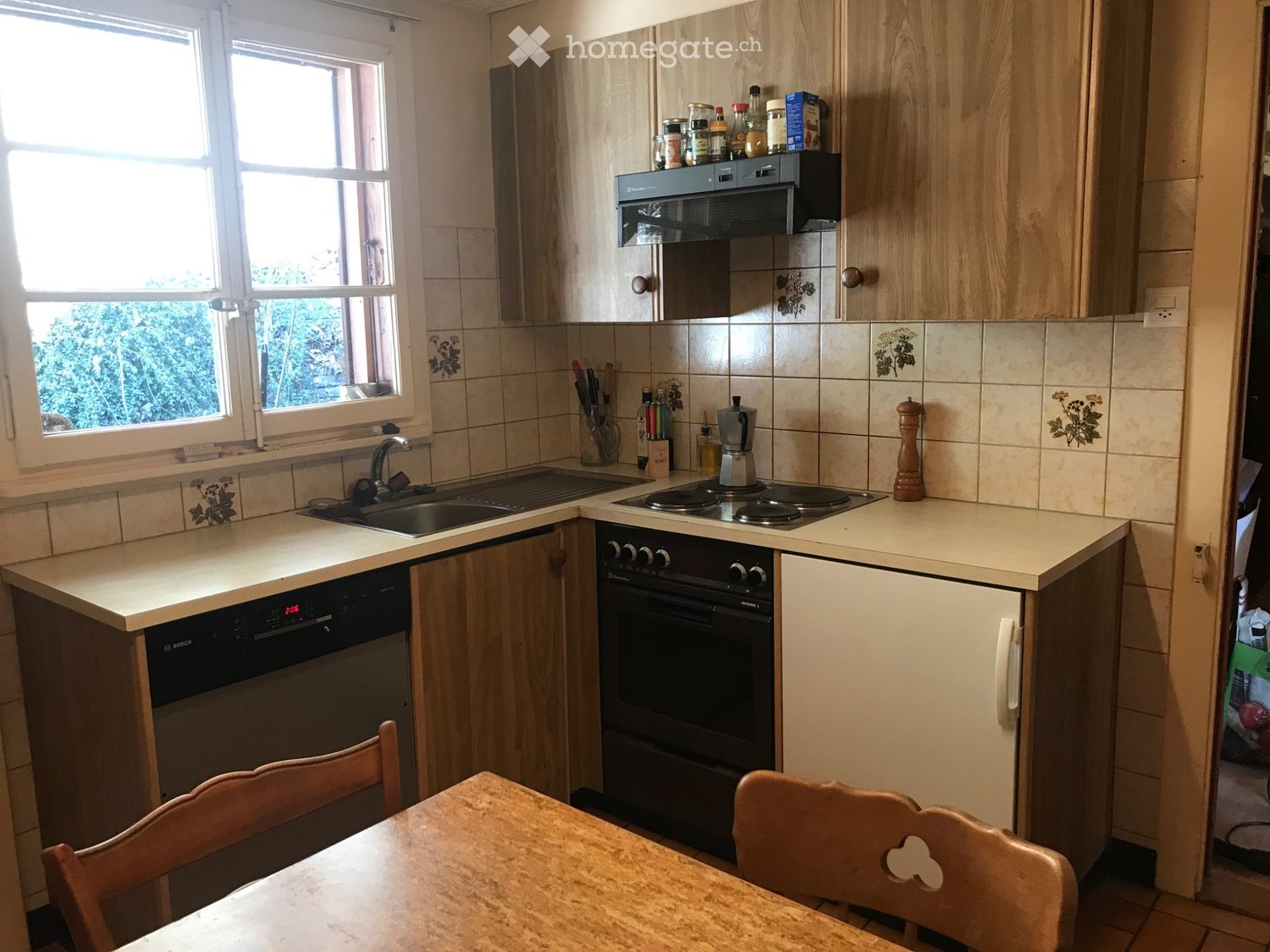 3.5-Zimmer-Wohnung, unmöbliert, zur Jahresmiete im Dorfzentrum von Gryon zu vermieten. Für Haupt- oder Zweitwohnsitz. Frei ab Anfang Oktober.