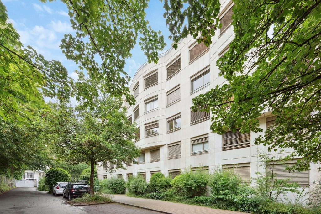 6 rooms apartment
