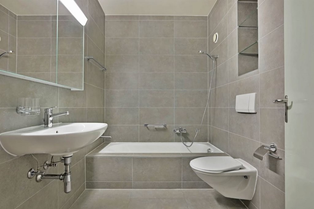 5 rooms apartment