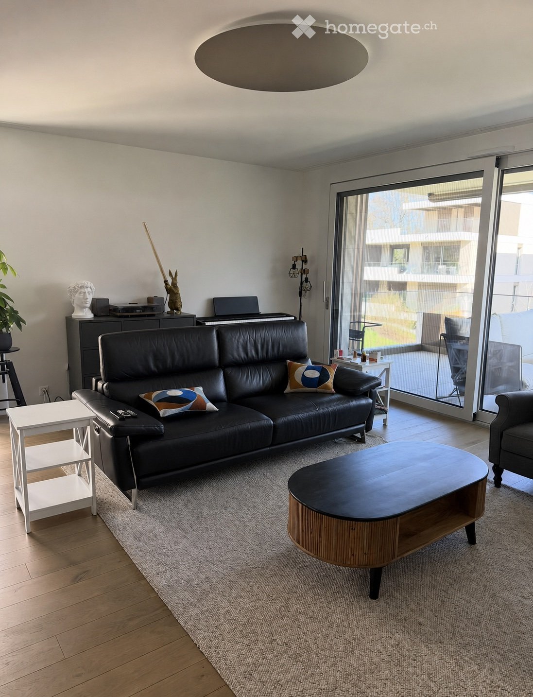 5 rooms apartment