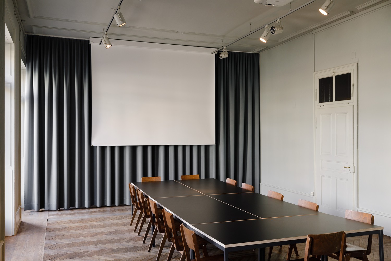 24m² office