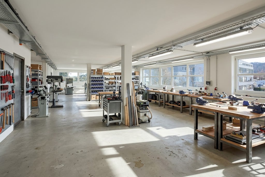 172m² office