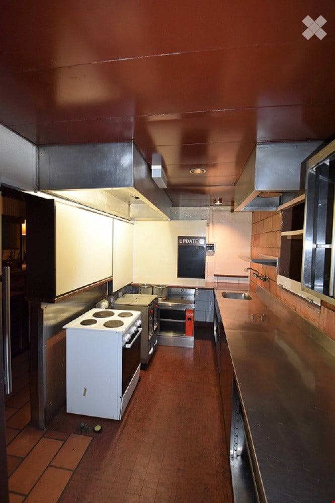 145m² commercial