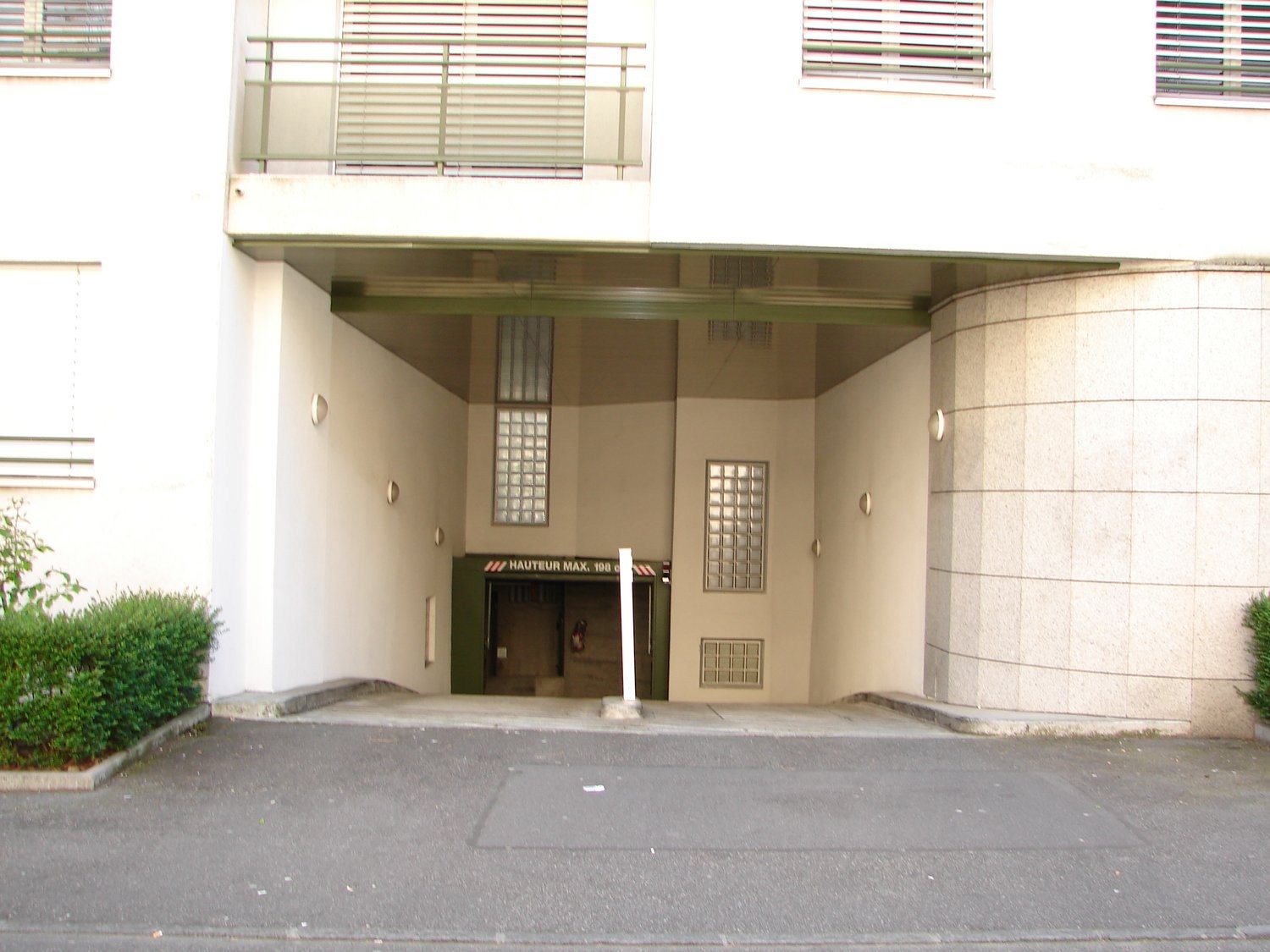 Underground slot