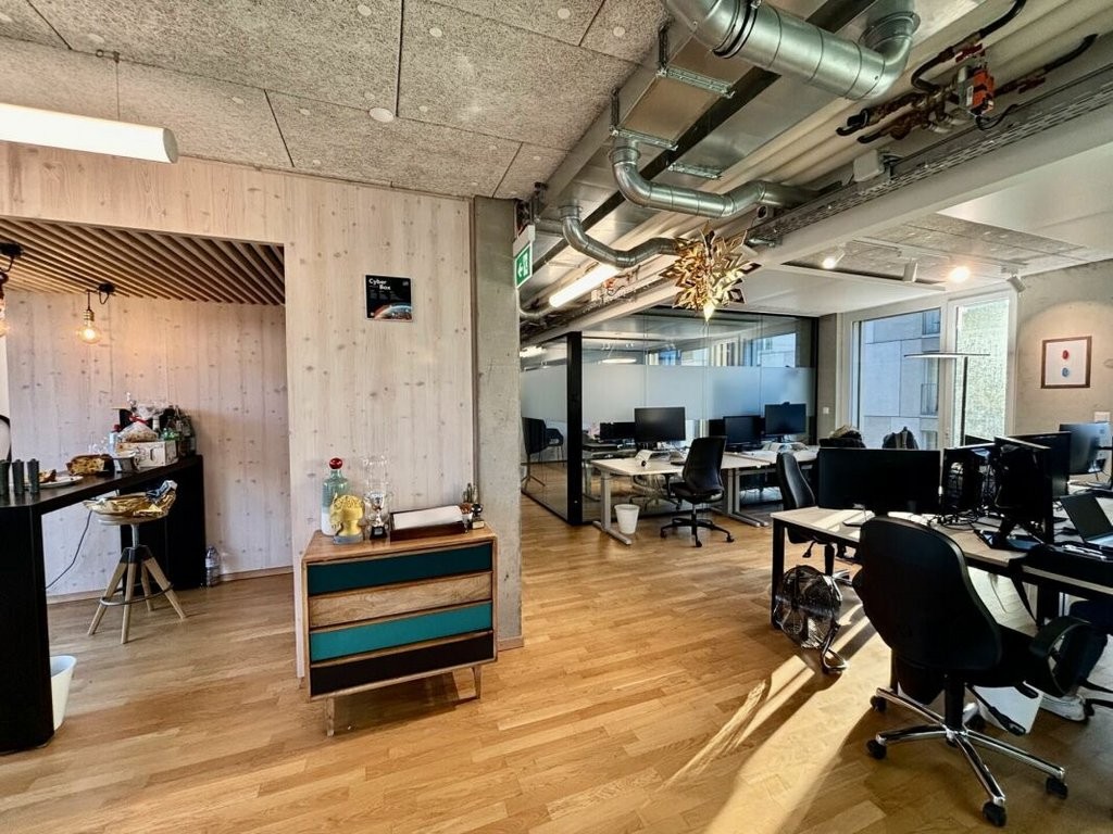 305m² office